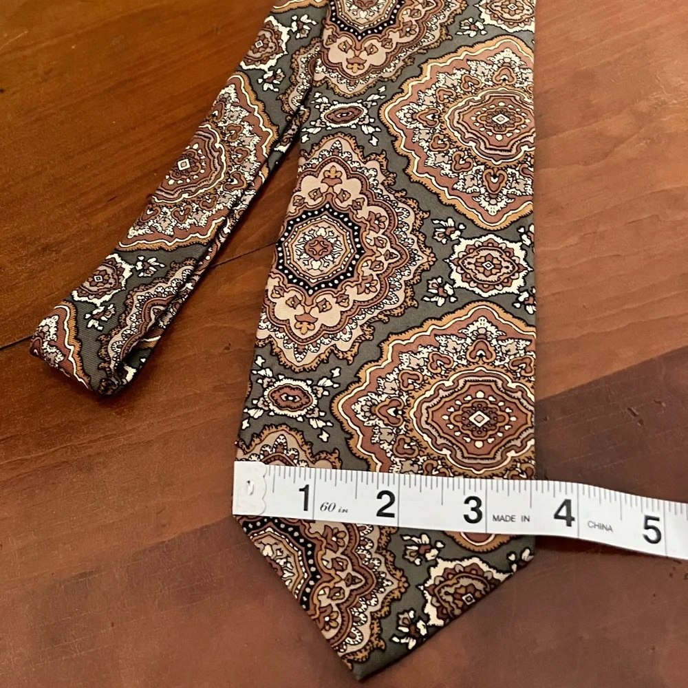 Harve  Benard men’s necktie pure silk